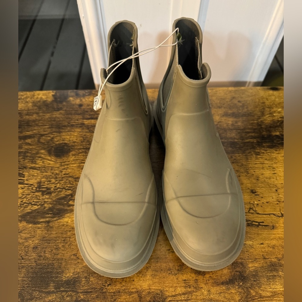 Zara Olive Rubber Rain Boots NWOT
Size 6.5 - Picture 2 of 5